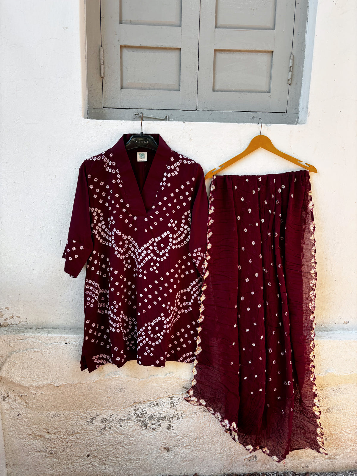 Anar deep wine Bandhani three-piece set with V-neck top, matching pants and cotton dupatta