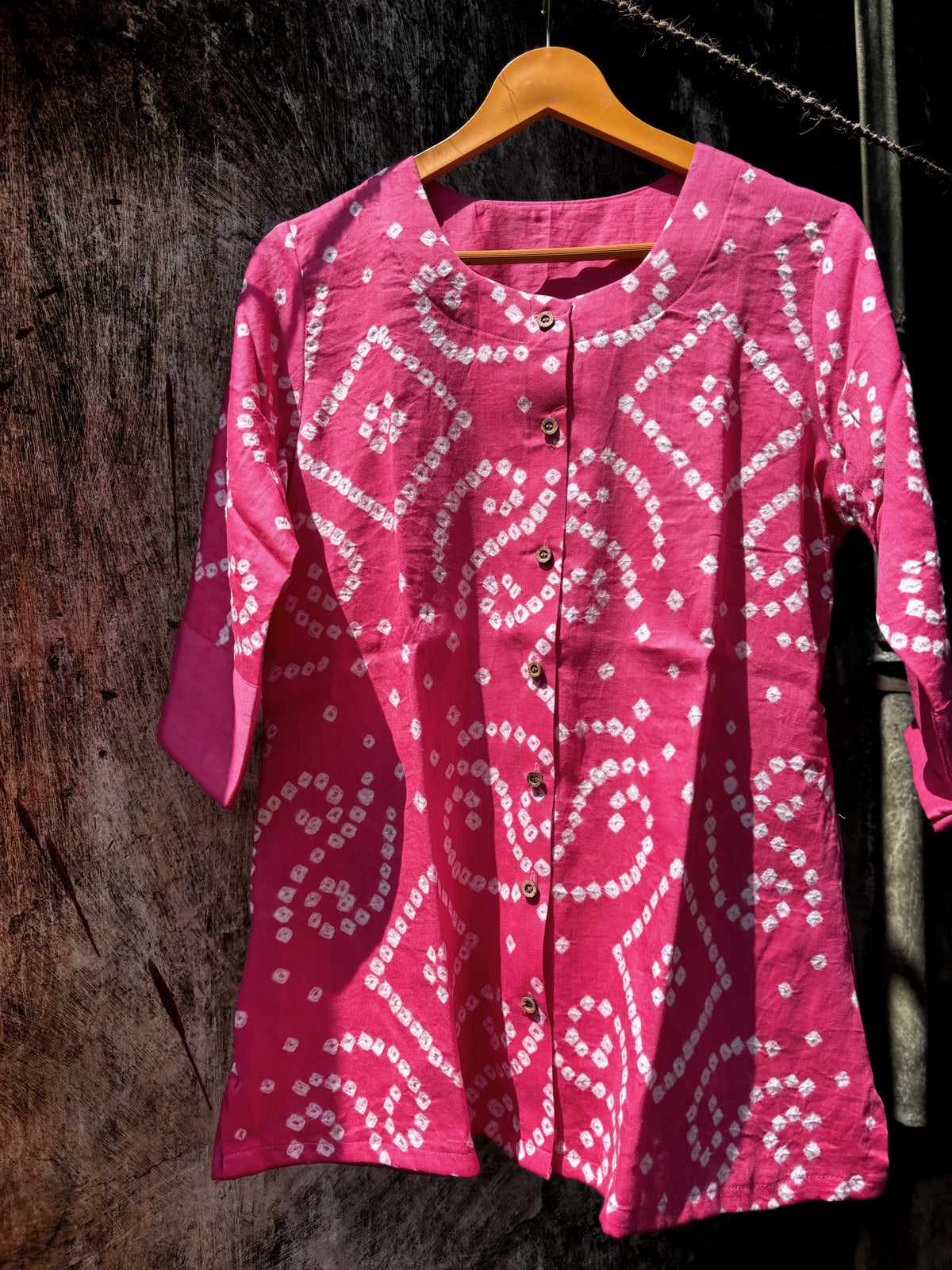 Subtle gulabi pink cotton shirt with hand tie-dyed ivory Bandhani circular motifs, round neckline and 3/4 sleeves.