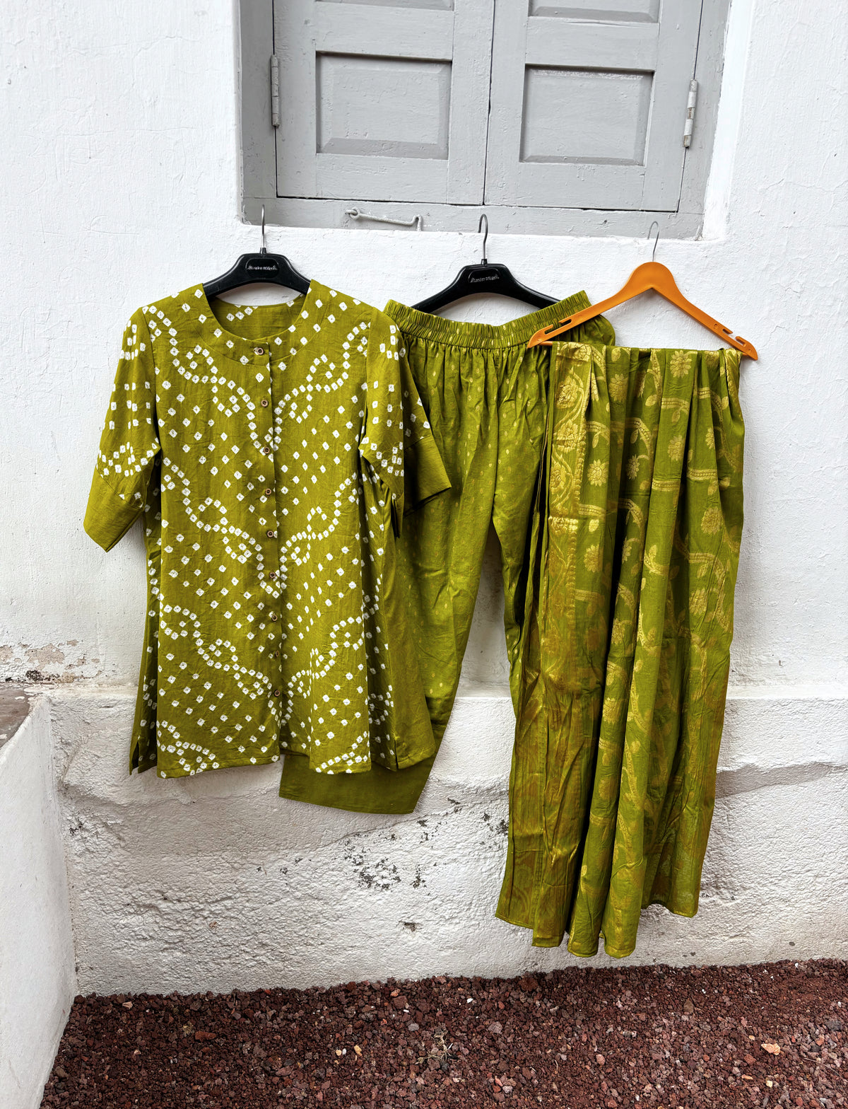 Hariyali olive green cotton Bandhani shirt with jacquard cotton Farshi pants and dupatta