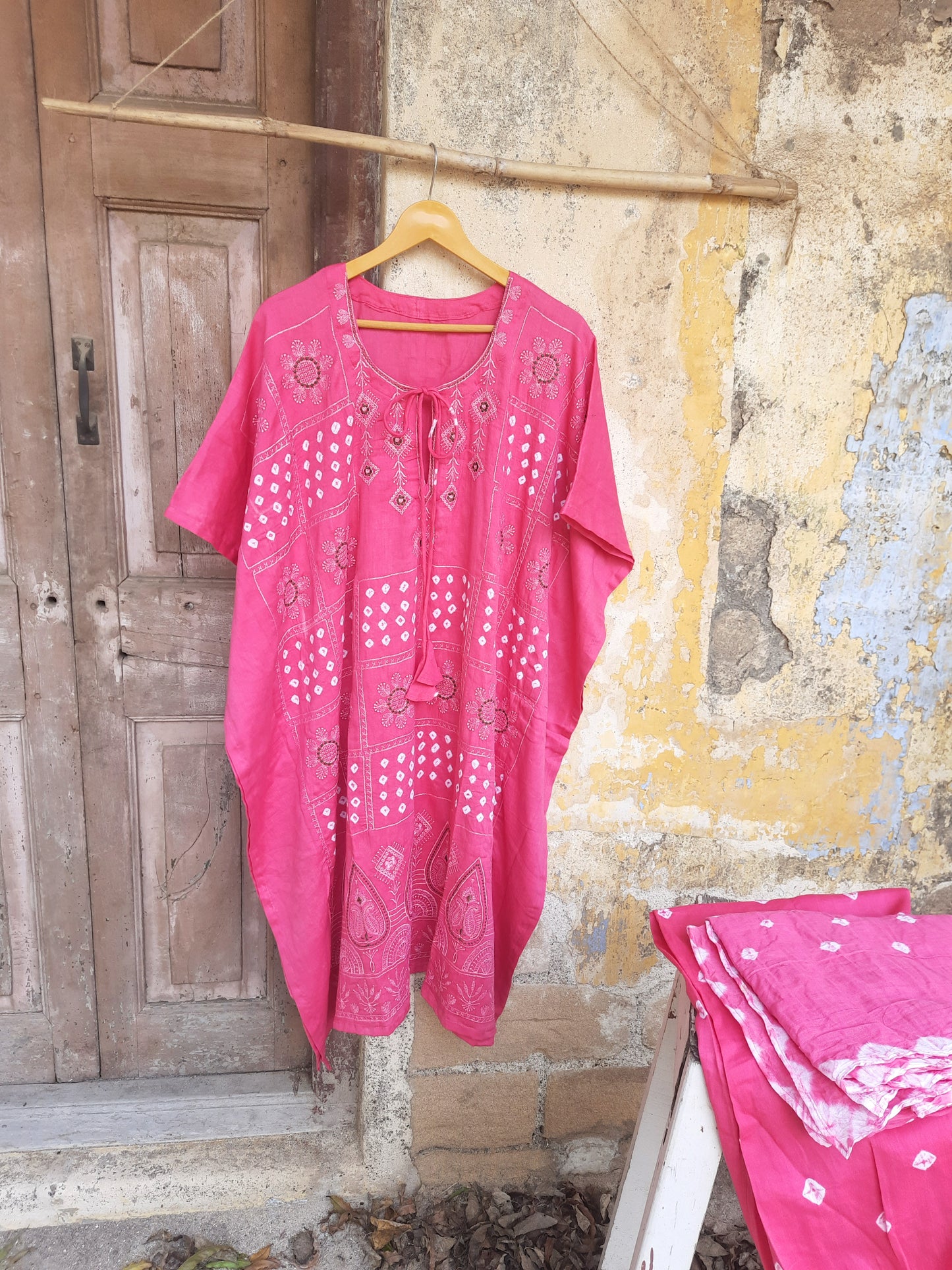 Pink Bandhani embroidered three-piece set with kaftan, elasticated pants & dupatta in cotton satin by Turquoisethestore.