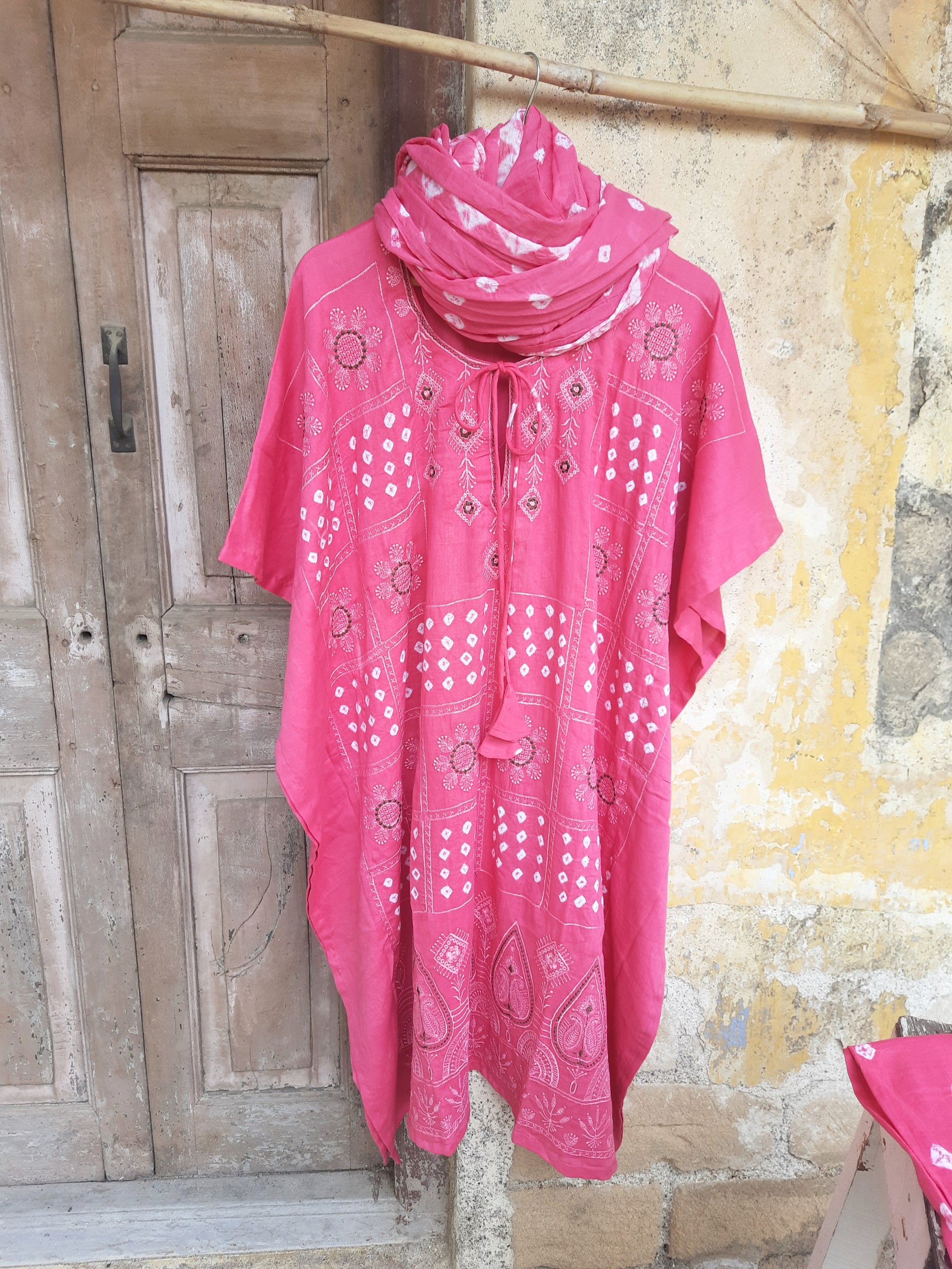Pink Bandhani embroidered three-piece set with kaftan, elasticated pants & dupatta in cotton satin by Turquoisethestore.