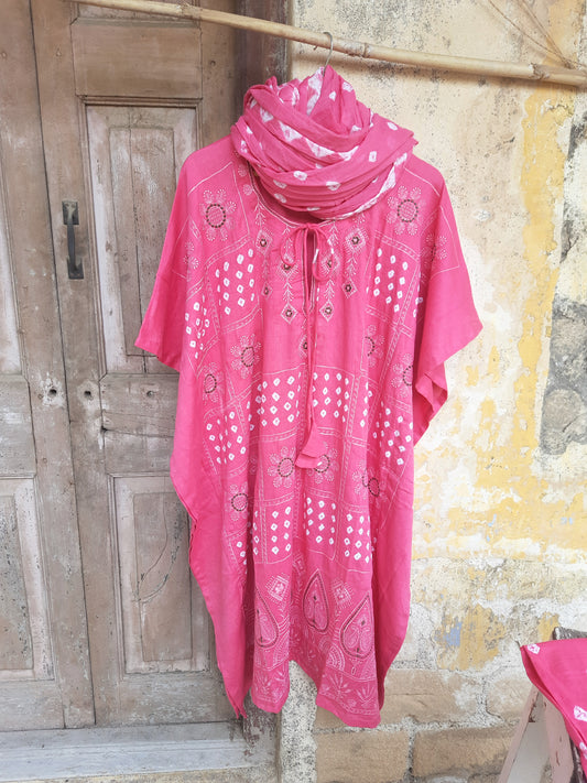 Pink Bandhani embroidered three-piece set with kaftan, elasticated pants & dupatta in cotton satin by Turquoisethestore.
