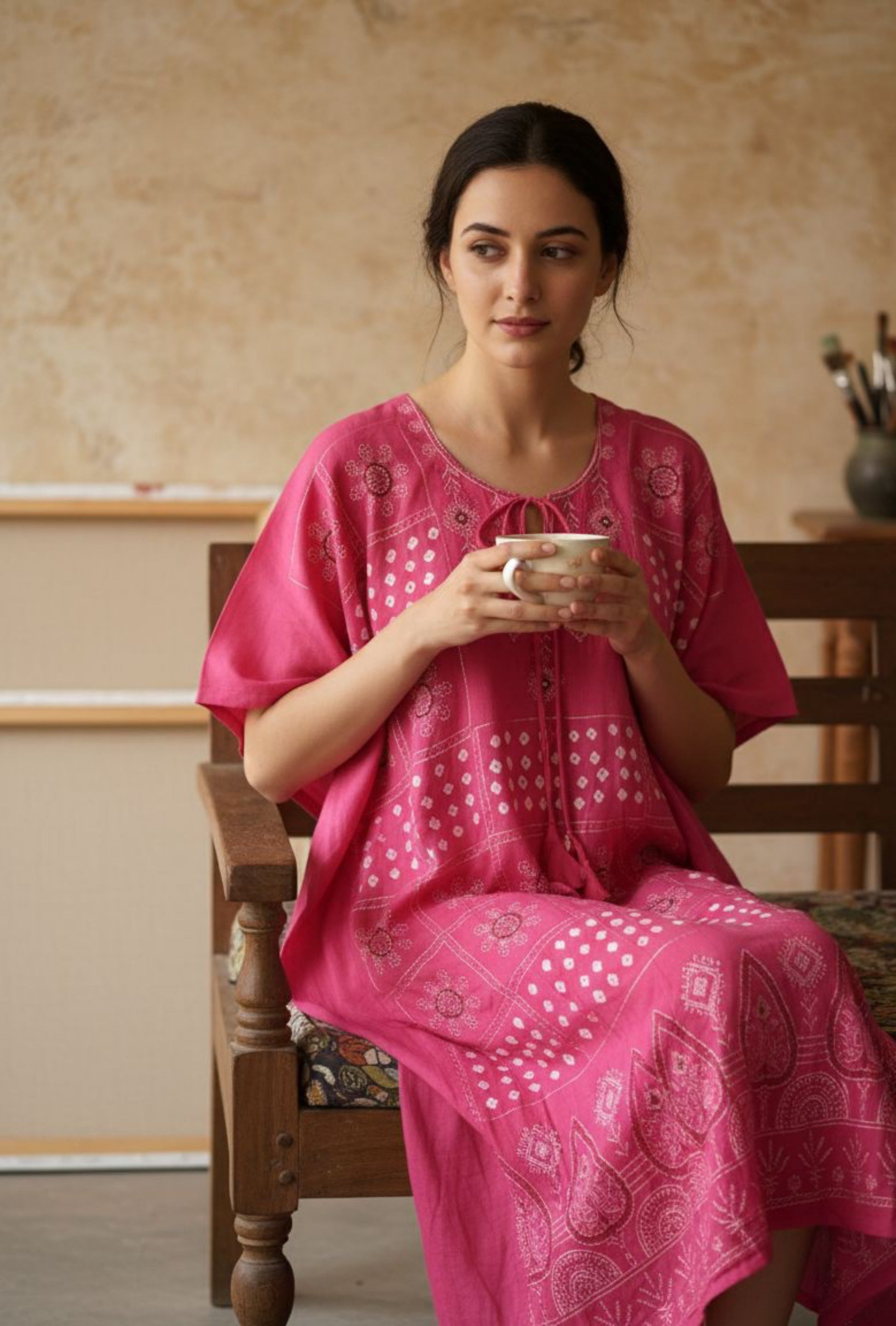 Pink Bandhani embroidered three-piece set with kaftan, elasticated pants & dupatta in cotton satin by Turquoisethestore.