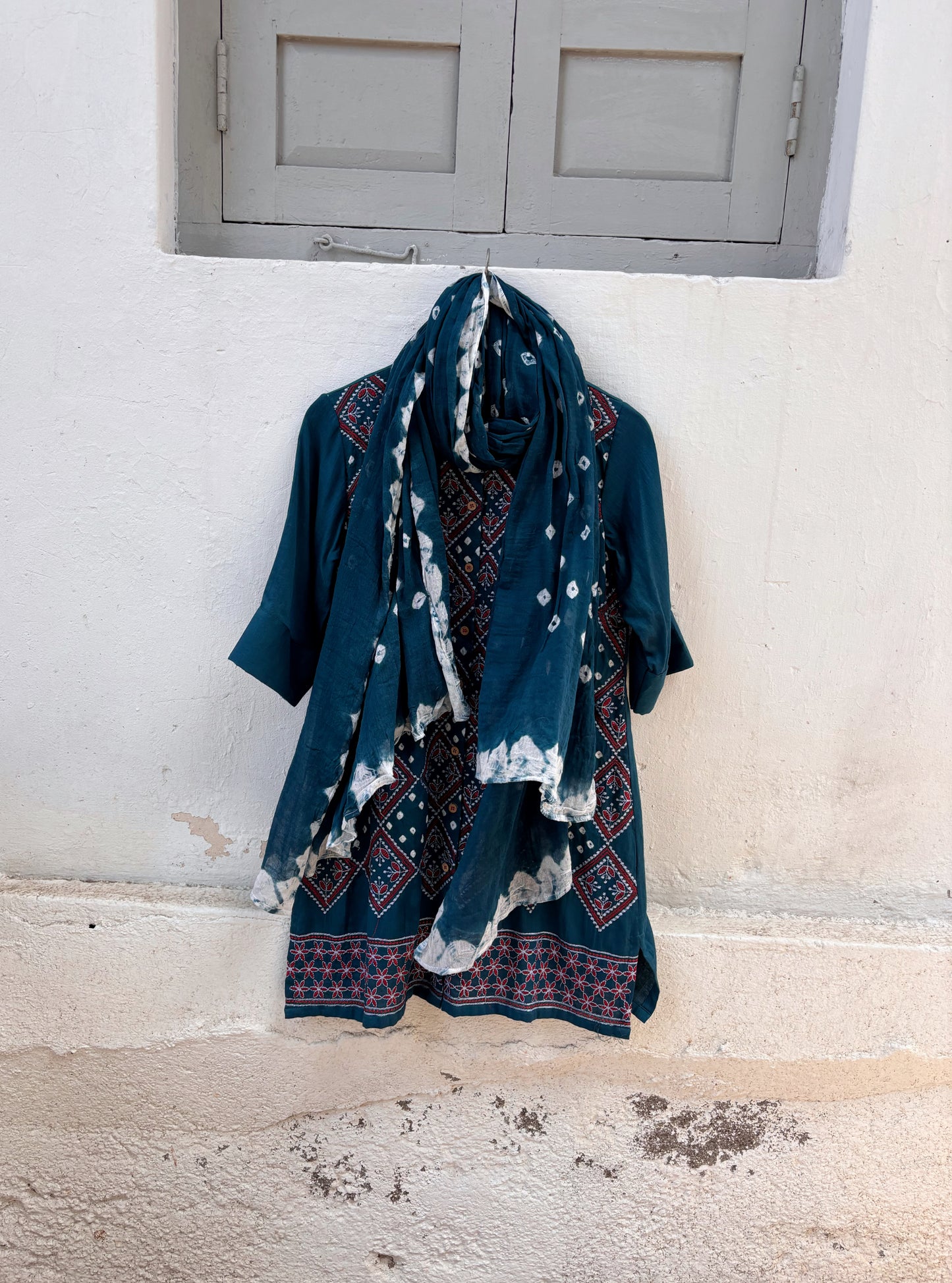 Neel deep indigo-teal Bandhani co-ord set with embroidered kurta, matching Bandhani pants and blue Bandhani dupatta
